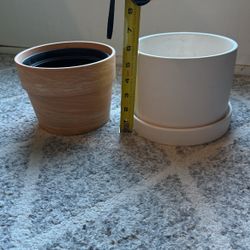 2 Ceramic Pots