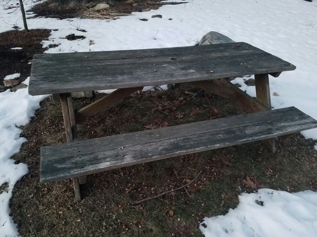 Picnic table
