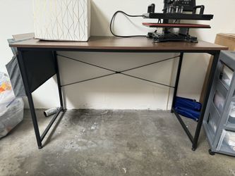 Table W/ Side Pouch