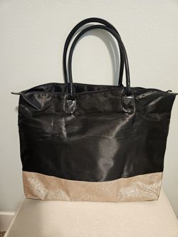 Women's Travel Bag - Zipper Top. Brand New.