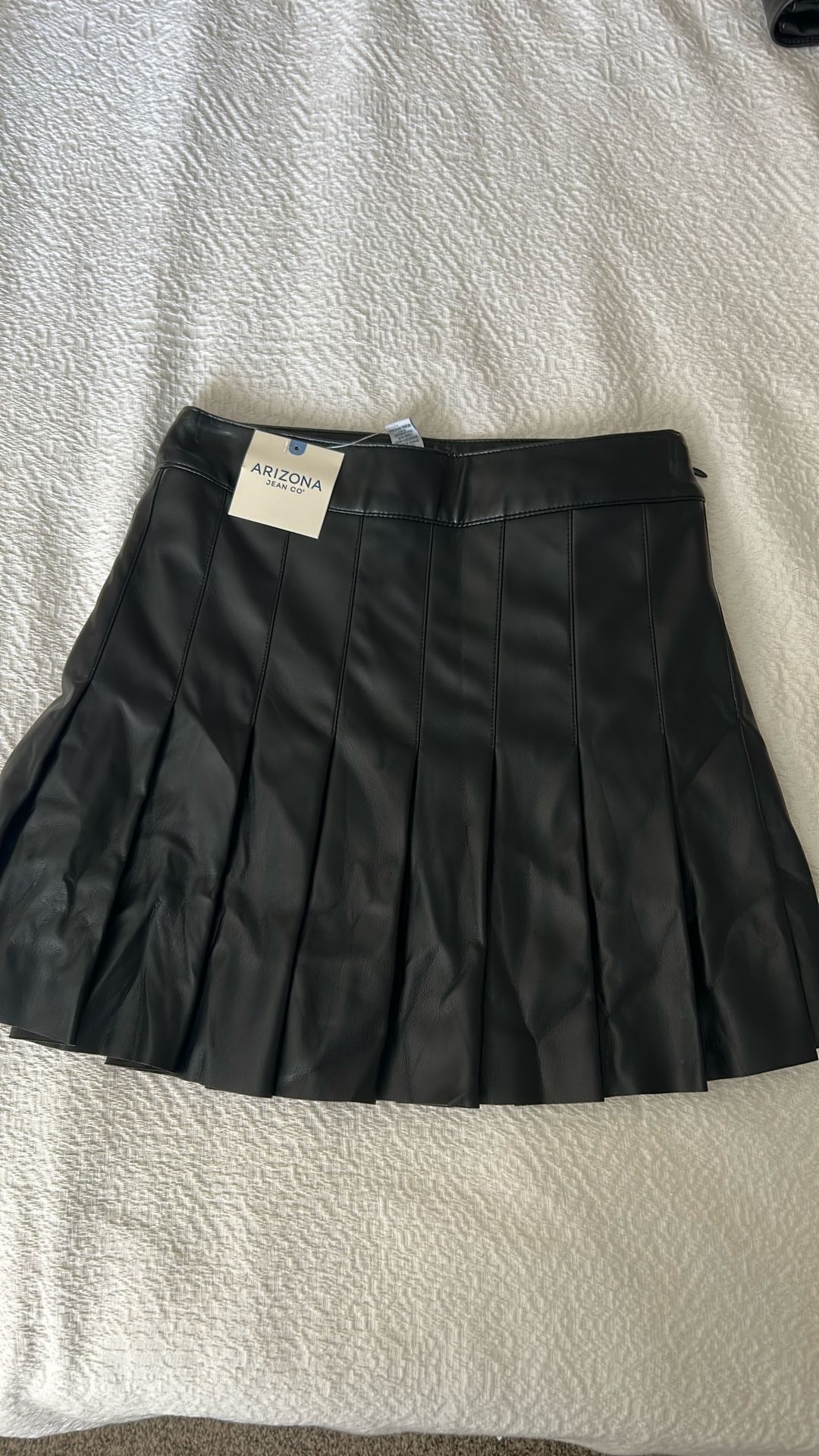 Pleaded Imitation Leather Skirt