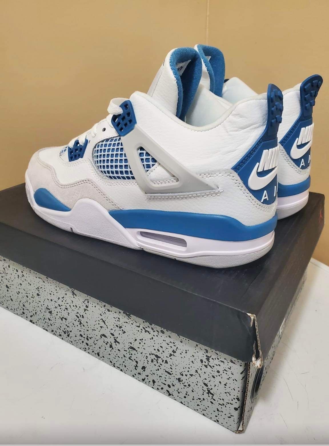 Jordan 4s