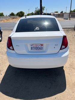 White Saturn Ion 2006