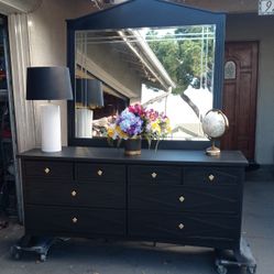 Large 8 Drawer Solid Wood Dresser With Mirror - Black With Gold 