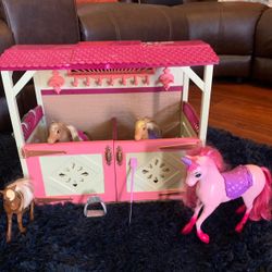 HORSE 🐎 🐴 STABLE  W/ 4 HORSE 🐴 