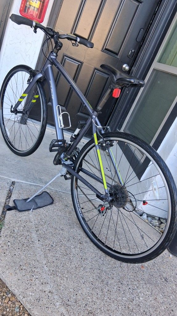 Fuji Aluminum Hybrid Bike