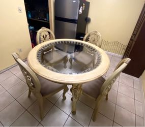 Vintage Ashley Furniture table with 4 chairs