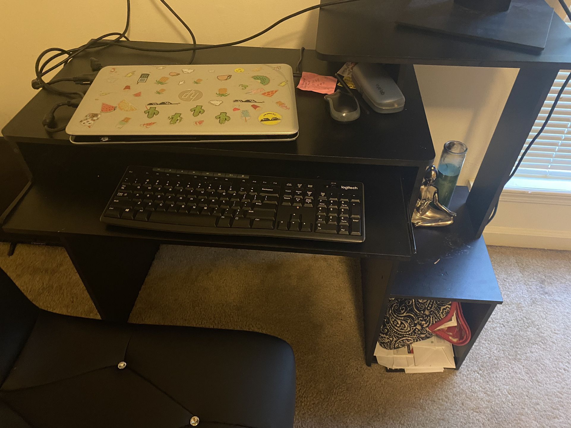 Desk with chair 