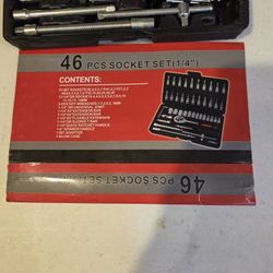 New 1/4 Inch Socket Set with Flashlight 