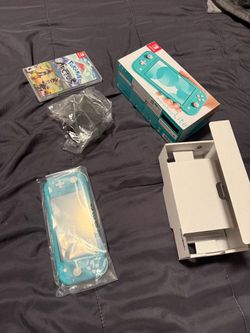 Nintendo Switch Lite + Pokemon Legends Arceus