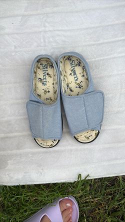 Silverts Women’s Adaptive Adjustable Open-Toe Slippers - Size 7