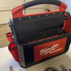 Milwaukee 15 inch pack out tote
