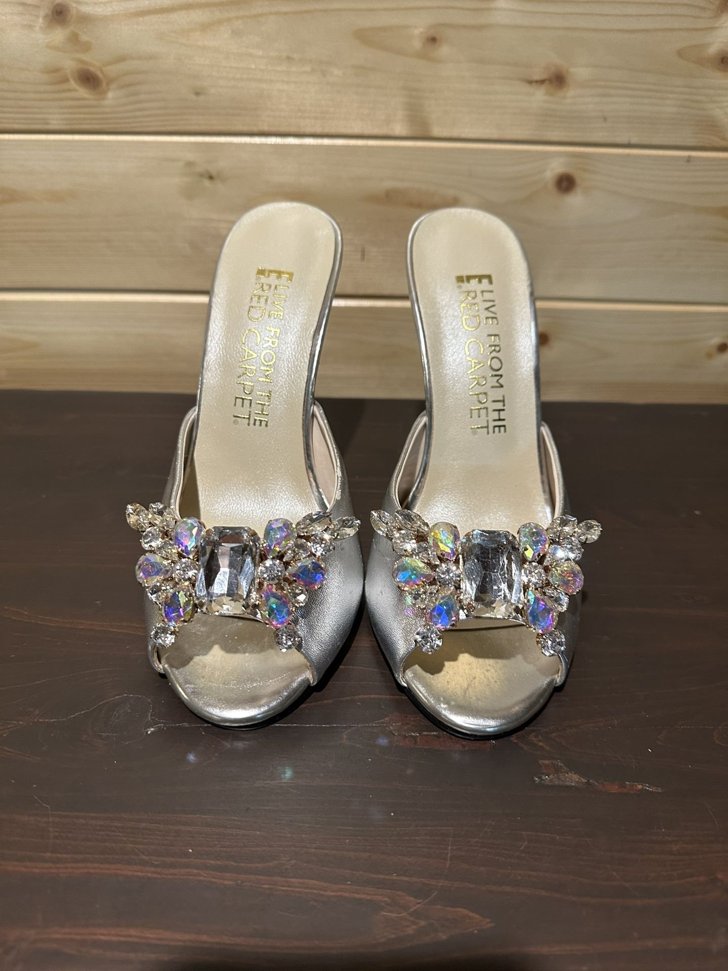 BNWOT E! Live From the Red Carpet silver heels in size 6
