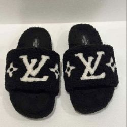 Black Shearling "Paseo Style" Slides - Size 39