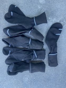 6 pair new sketchers black socks