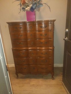 Vintage solid wood 6 drawer dresser