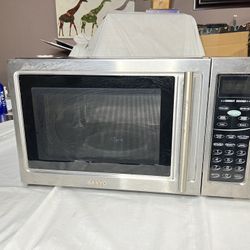 SANYO Stainless Steel Microwave – Fully Working – Clean – Glass Plate Included 