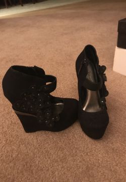 Black wedges size 6