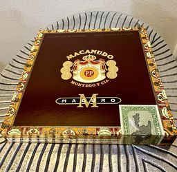 MACANUDO MONTEGO Y CIA - Box