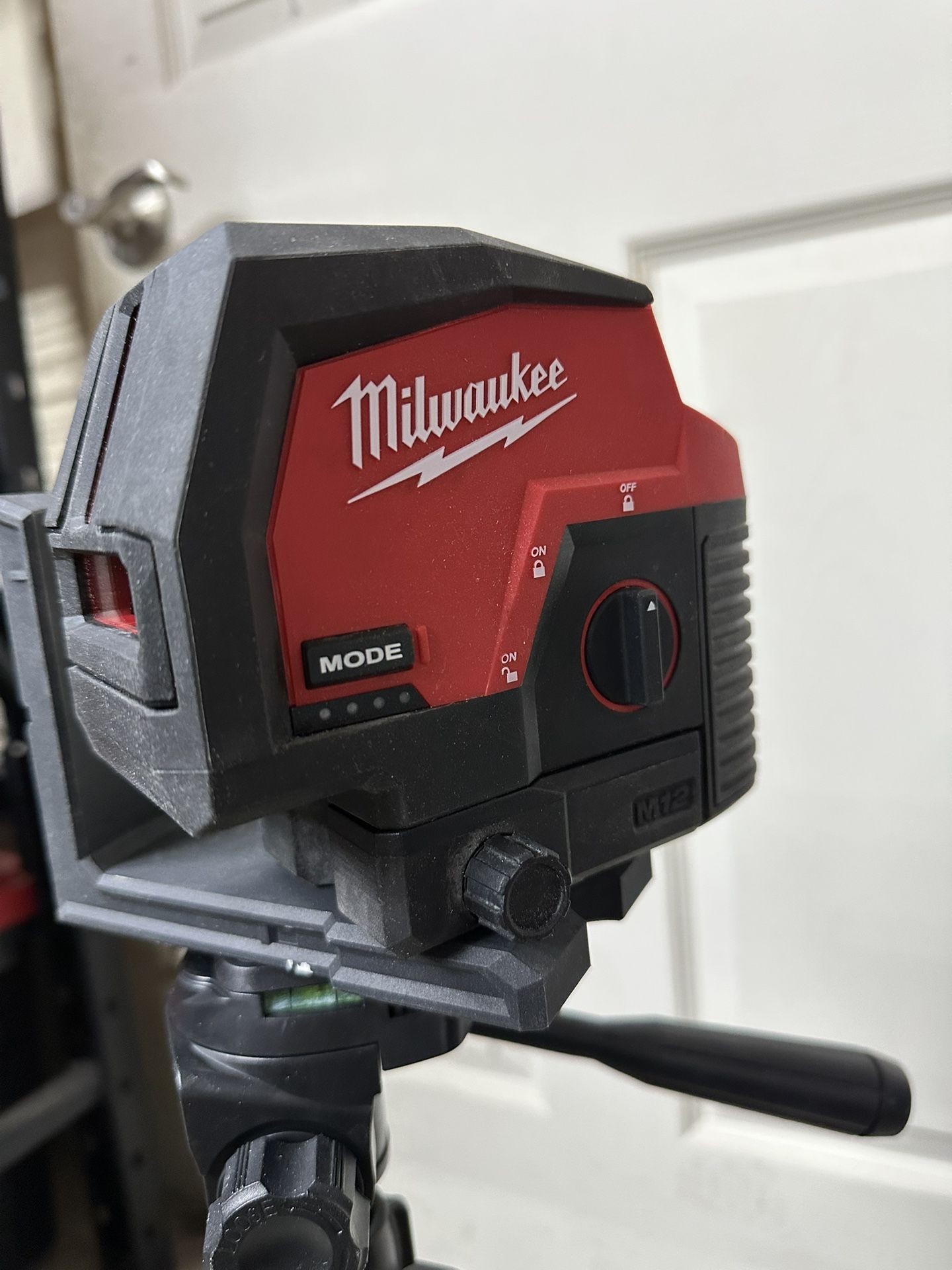 Milwaukee M12 Cross Line and Plumb Point Laser
