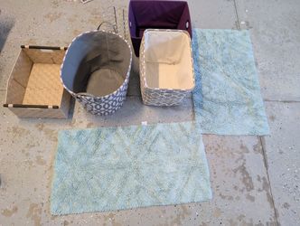 Used good condition home storage and bath rugs accessories