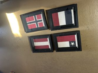 4 Banderas Expuestas En Cuadros Con Cristal
