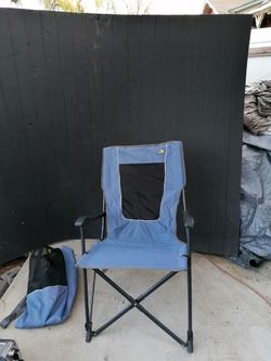 Like new GCI OUTDOOR 3 position Chair with pillow and soda spot comes with case