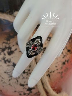 Sterling Silver 925 Ri g with Red Garnet, Black Onyx and Marcasite