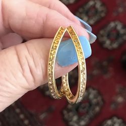 18k SOLID GOLD Hikari Sapphire earrings.