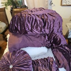 Colcha De King Size Preciosa $45 . Y Las Ottas $25