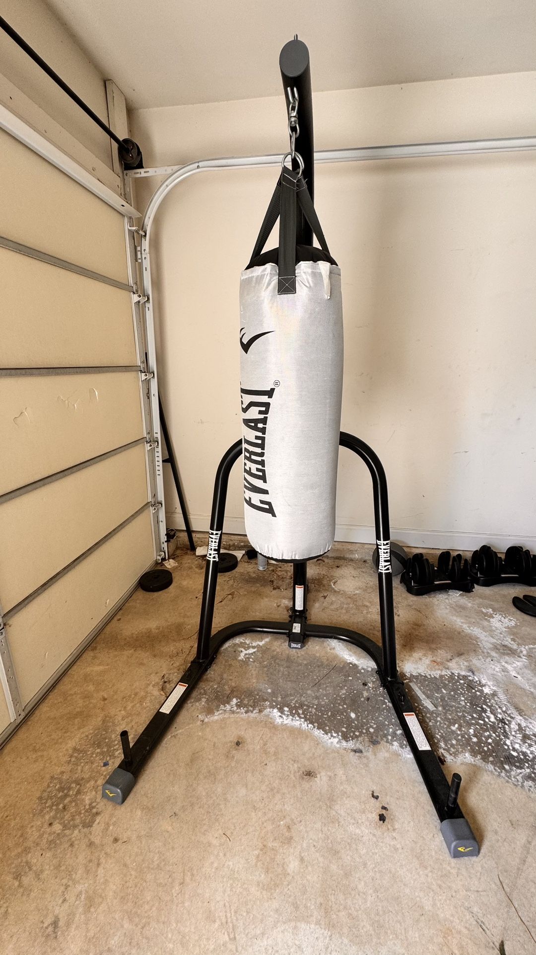 Everlast boxing bag and stand