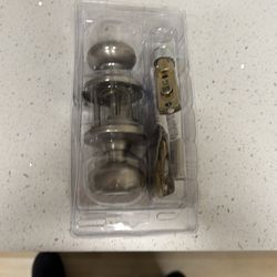 If you want, I can also give you: 	•	A description that makes it sell faster 	•	The best price to list it for 	•	Keywords so more people find it on Fa