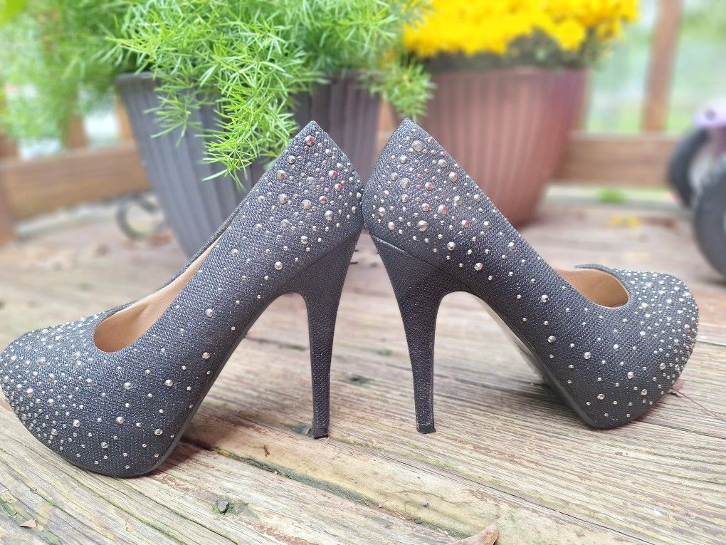 Beautiful Size 10 Black With Studs, Women's Pumps, High Heels