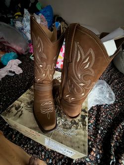 Women cowgirl boots