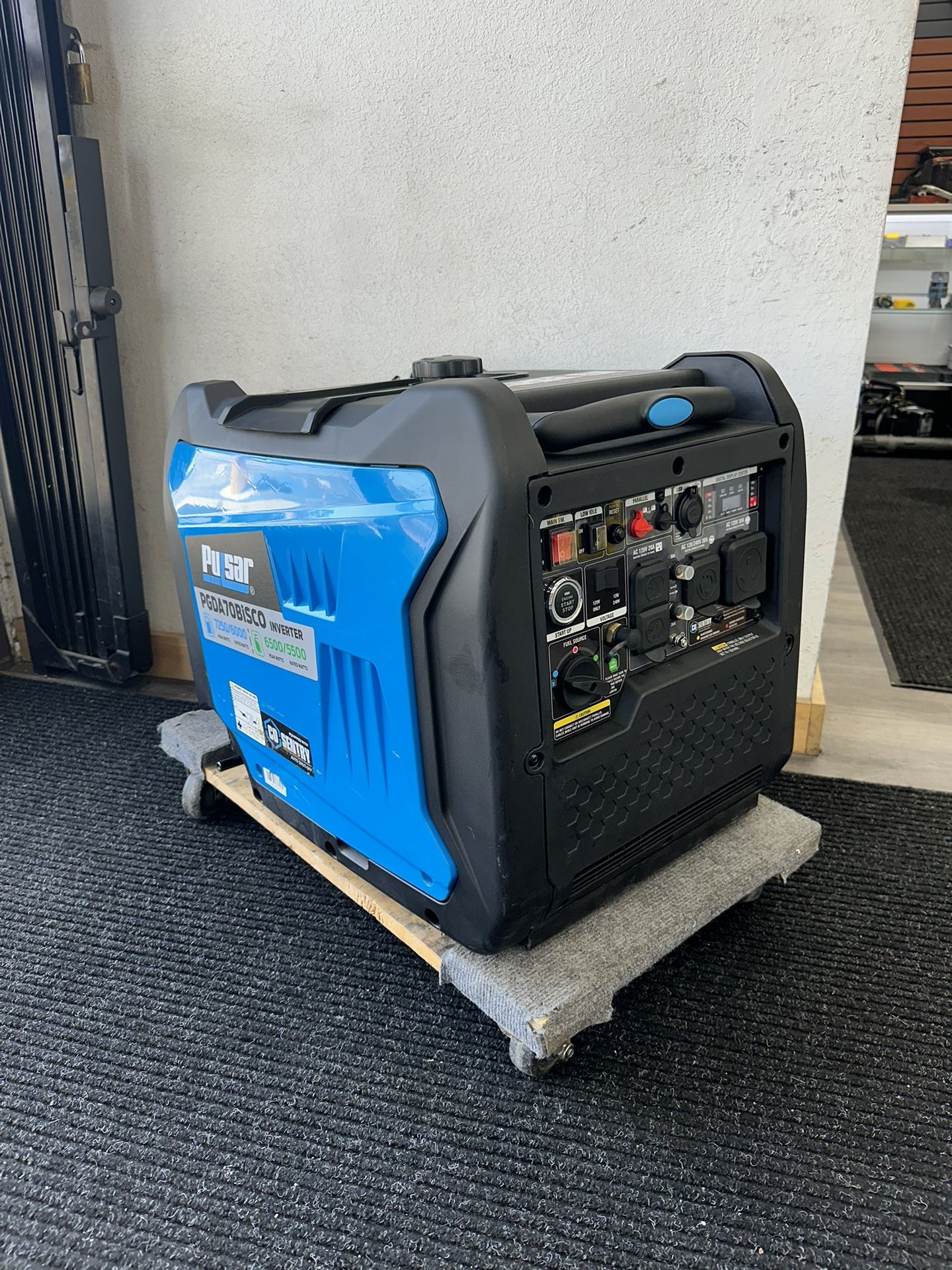 Pulsar PGDA70BiSCO 7,250-Watt/6,500-Watt Super Quiet Dual Fuel Gas/Propane Inverter Generator