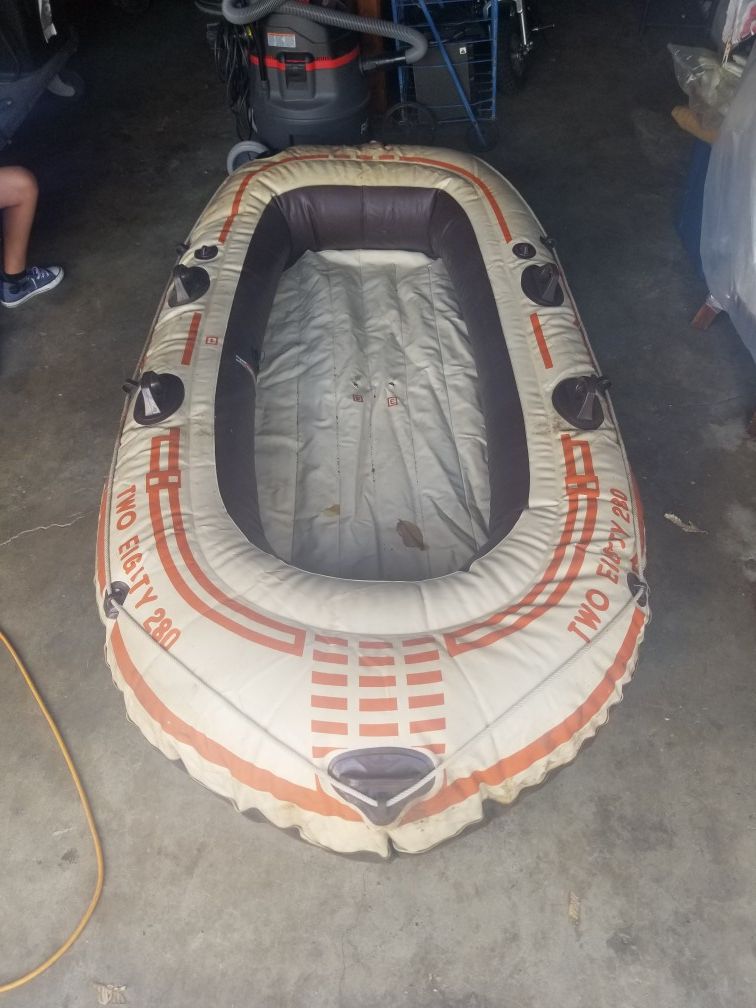 Inflatable boat , 700lb capacity