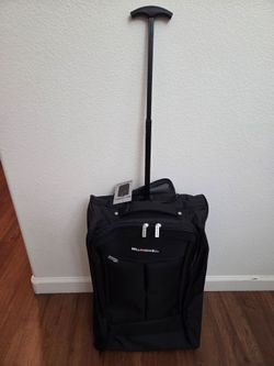 22" carry on luggage with weels