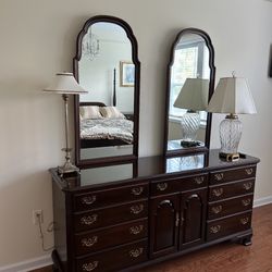 Dresser With mirror + Lamps 