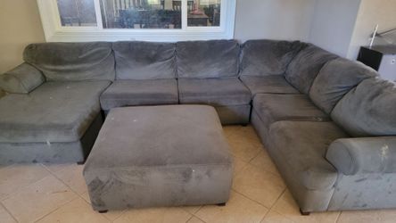 Sectional couchws