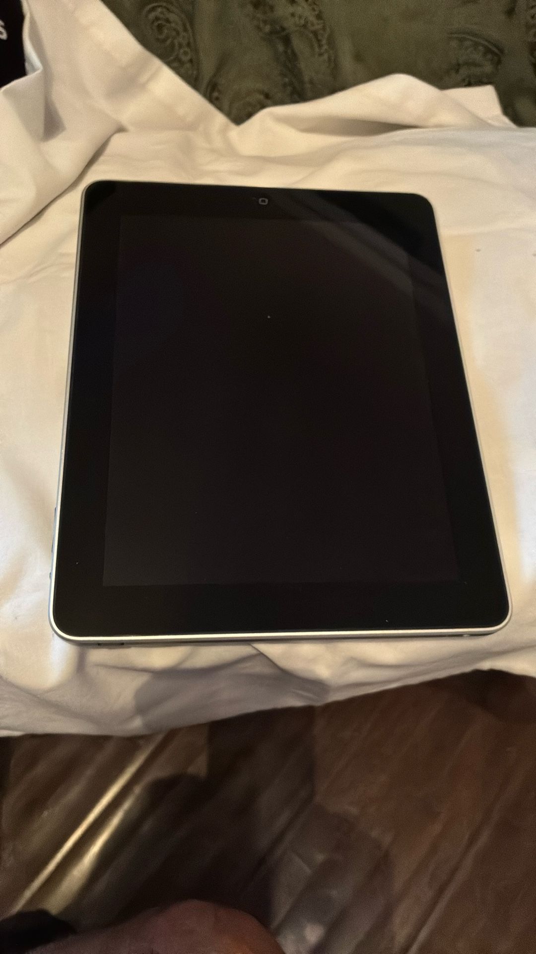 Apple iPad. 16GB