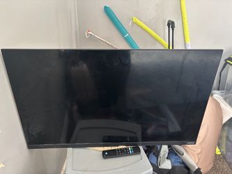 Vizio Flat Screen TV with Remote