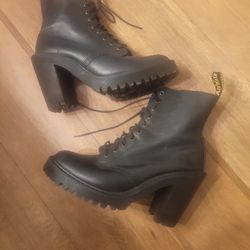 Dr. Martens "Kendra" Boots