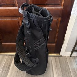 SUN MOUNTAIN E-2.5 GOLF STAND BAG WITH BACKPACK STRAPS AND RAIN COVER 