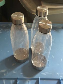 3 reusable bottles, plastic