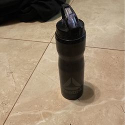 Reebok Water Bottle for Sale in Las Vegas, NV - OfferUp