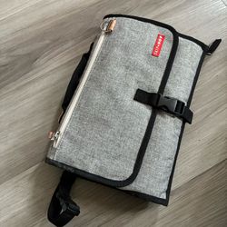 Portable baby changing pad