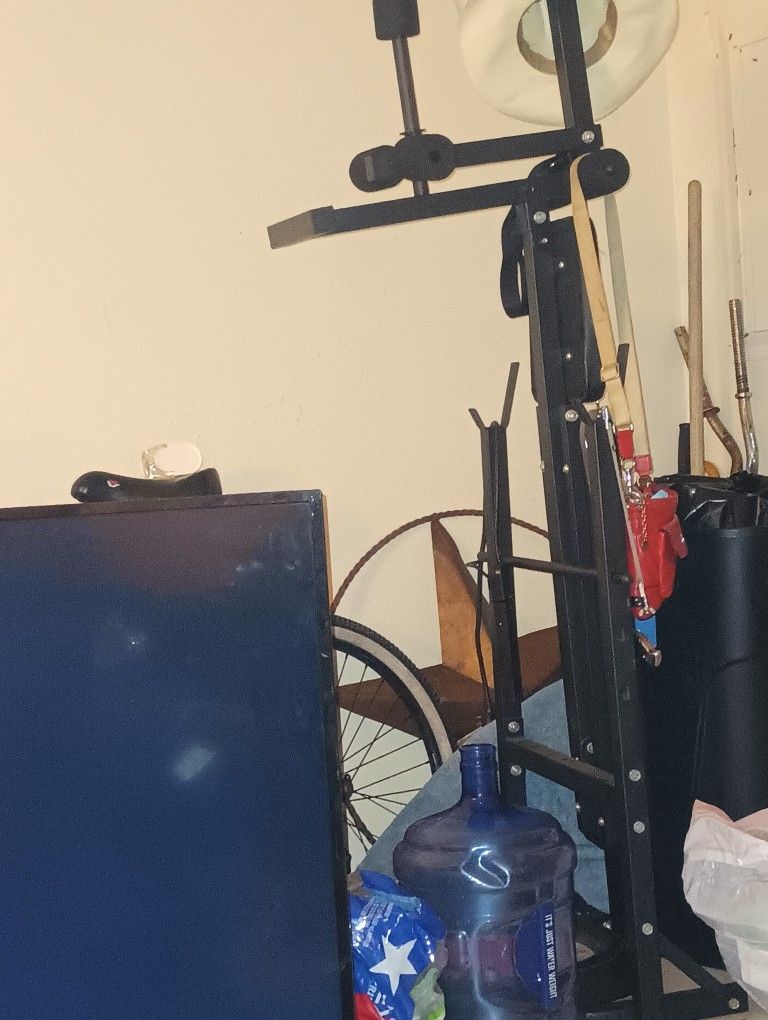 Weight bench With bar And Also A Few weights for Sale in San Antonio