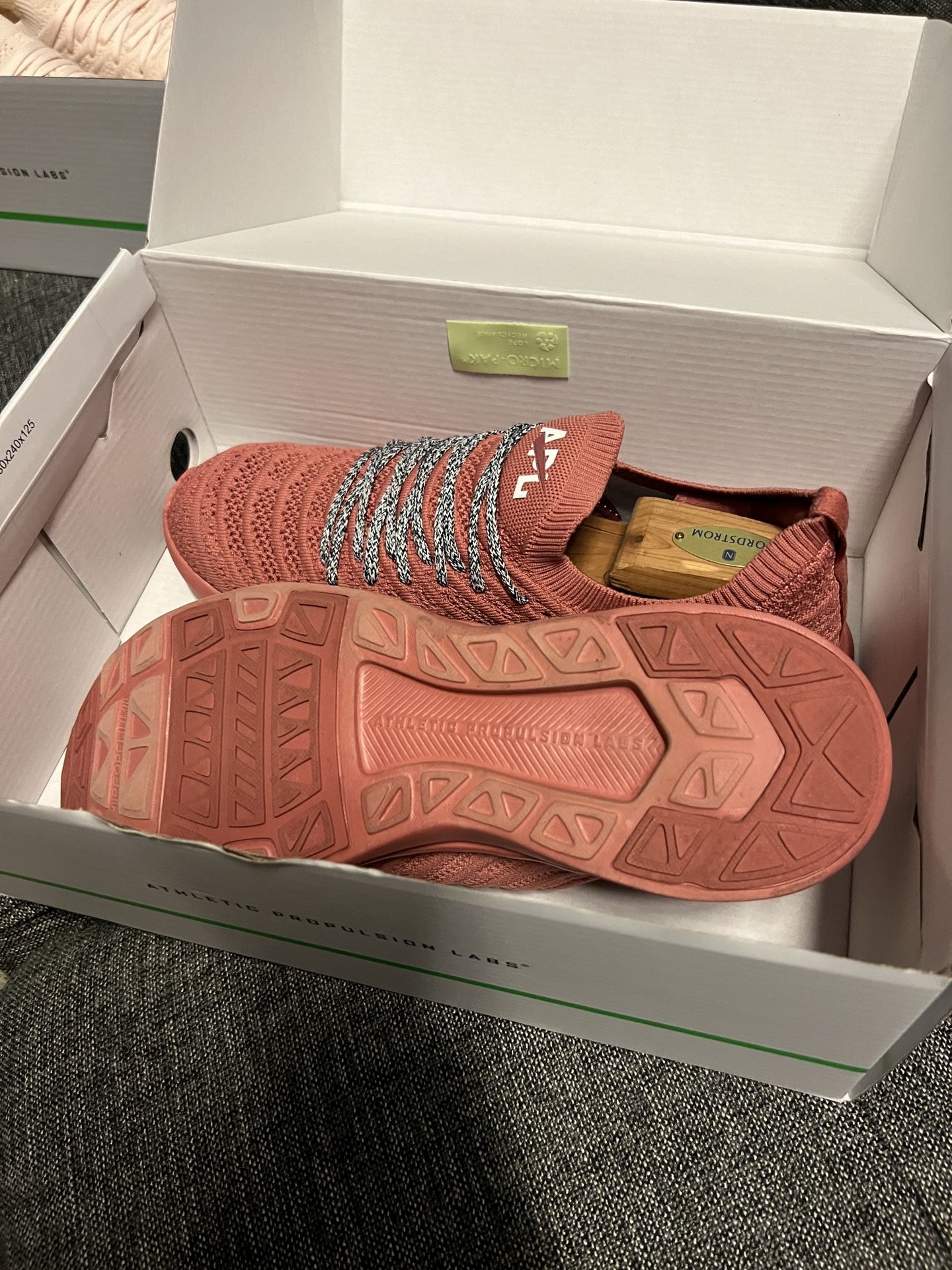 APL techloom wave men’s size 11 cedar/white grey laces