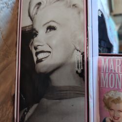 IN ORIGINAL BOX, NEVER USED MARILYN MONROE HIBALL GLASSES SET OF 4 COLLECTABLE