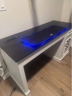 Computer desk